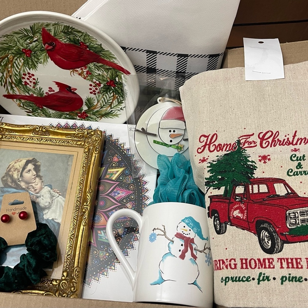 NEW Amazon MYSTERY box, Brand New Items Only 📦 🔥 NO JUNK, 5 ⭐️​​ - Picture 10 of 15
